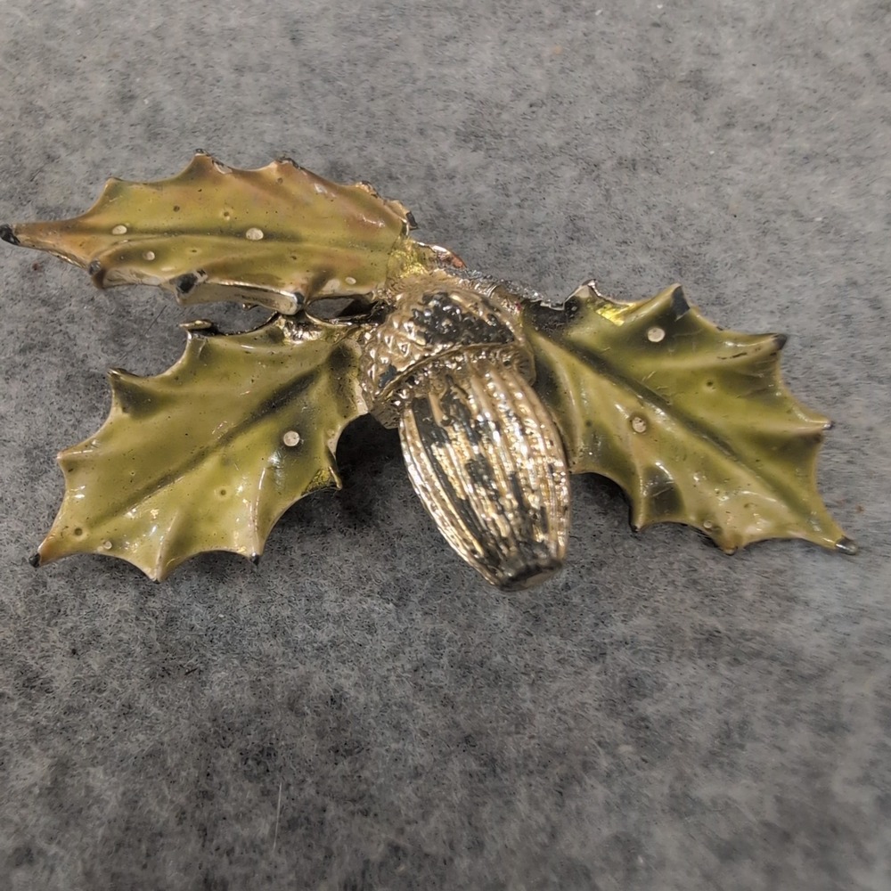 Gold Tone Holly Acorn Brooch Pin Christmas Holiday Jewelry Accent - Picture 1 of 3